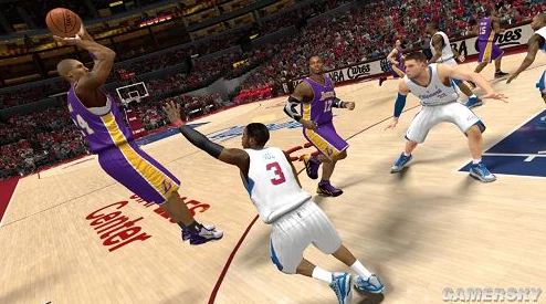 2025年NBA2K23游戏解析：组织徽章对球员能力提升的热门作用揭秘